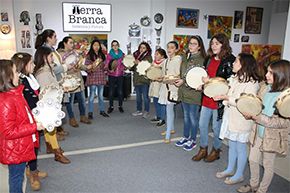 O Concello de Burela procede estes días ó lavado dos colectores do lixo