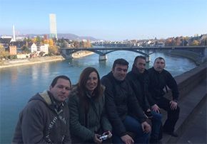 O grupo de teatro da Biblioteca de Antas de Ulla representa 'As Trece Rosas' no Valadouro