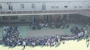 A galería Terra Branca acolle ata o 9 de xullo unha exposición de cadros de casas indianas, de Ribadeo da artista Mariángel Leal