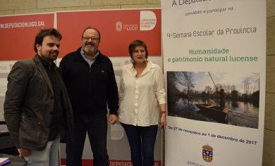 Veciñ@s, persoal do centro de saúde ribadense e o alcalde, Fernando Suárez, secundaron a concentración celebrada esta mañá en defensa da sanidade pública e para dicir 