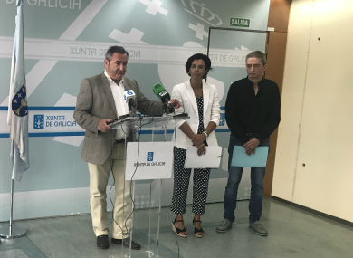 As monitoras do Centro de Educación Medioambiental Gaia, de Burela, realizaron hoxe unha actividade cos rapaces da Ocioteca nas inmediacións da praia de Portelo