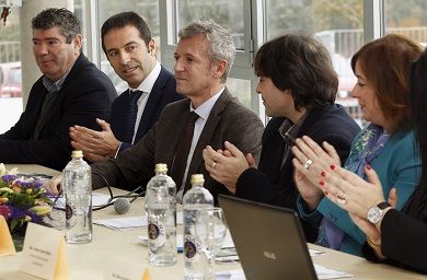 A candidatura independente “Agrupación de electores por Ribadeo”, co lema “Ribadeo nos une”, presentouse dando a coñecer a seis membros da lista, que encabeza Ramón Acuña