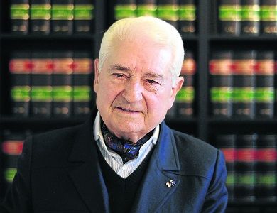 A subdelegada do Goberno preside a toma de posesión de José María Esteban como novo comisario xefe provincial