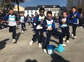 O colexio ribadense Sagrado Corazón de Jesús celebrou este venres, a carreira solidaria Gotas para Níxer, coa que se recadaron 1.362 euros para Unicef Galicia