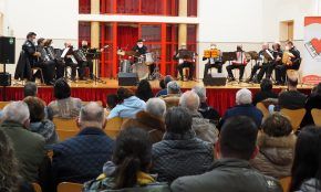 Os Reis Magos chegan a Trabada nunha fin de semana con teatro e tradición
