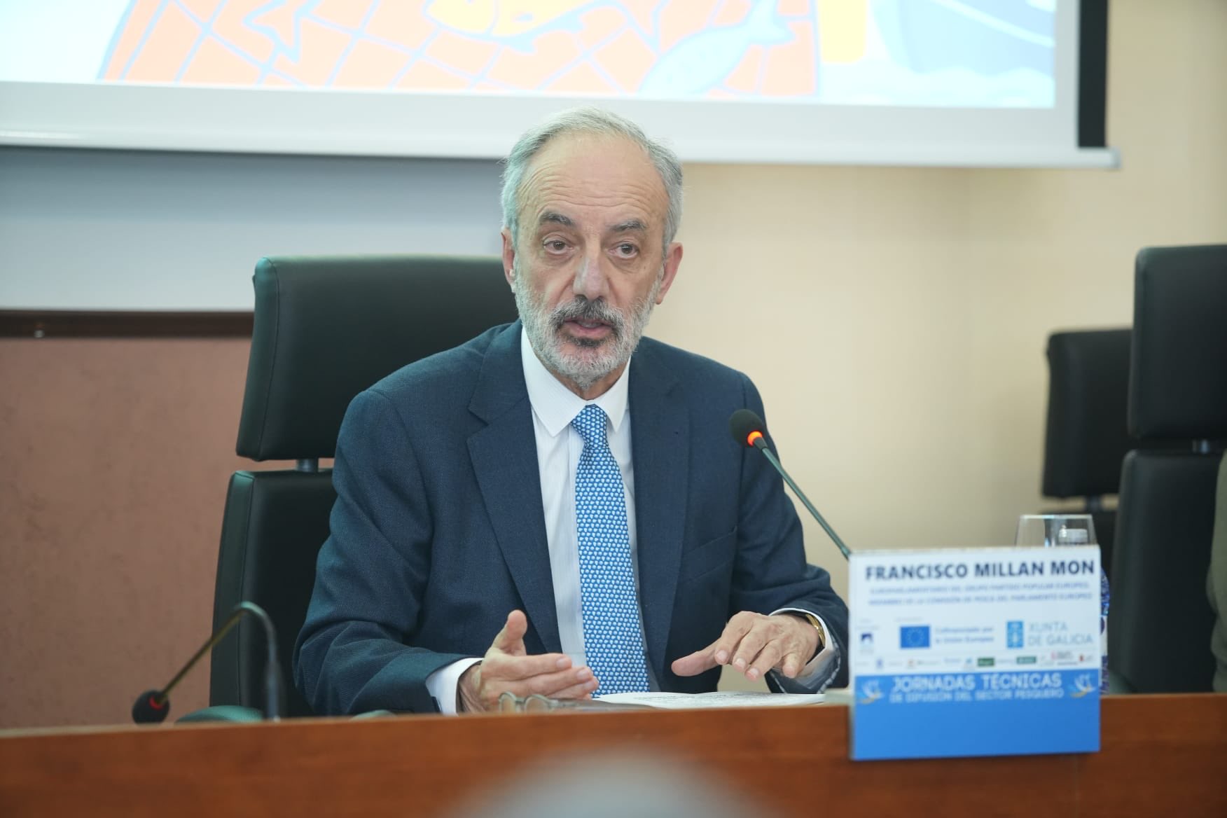 A Aula Universitaria da UNED en Foz presenta para o mes de decembro un obradoiro de decoración de galletas de Nadal en inglés e unha campaña solidaria de recollida de alimentos