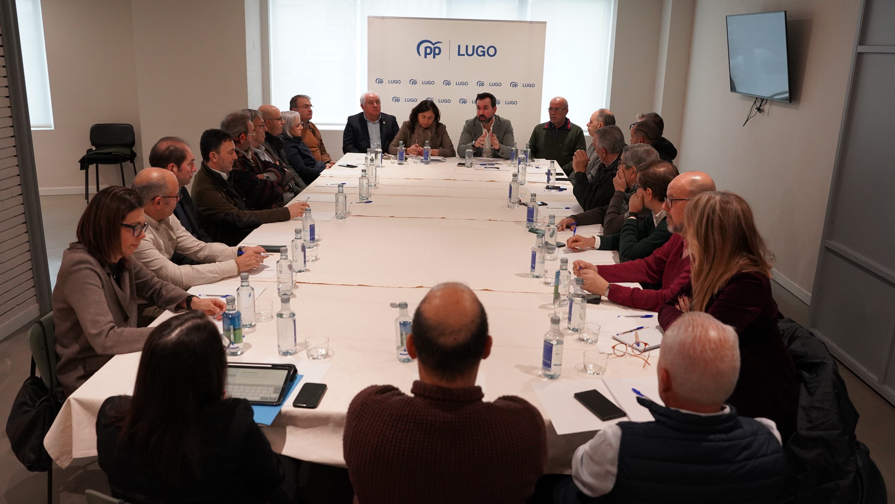 Representantes da sociedade civil e empresarial estudan un manifesto conxunto 