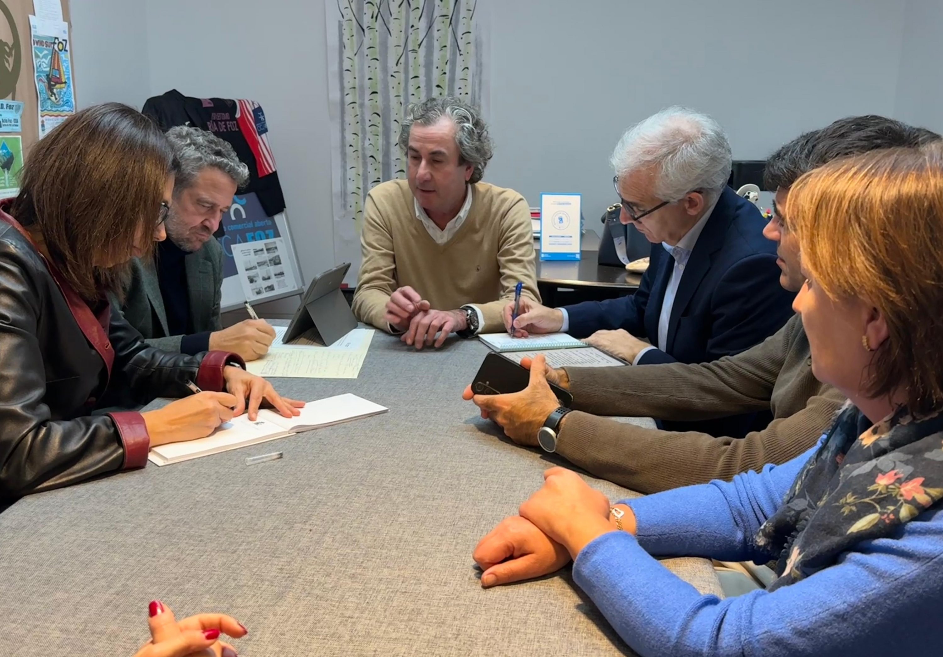 O PP lucense no Congreso traslada na Mariña, en reunión coa Acia de Foz, o decálogo de medidas presentadas por Feijóo con propostas dos autónomos, comerciantes e PEMES