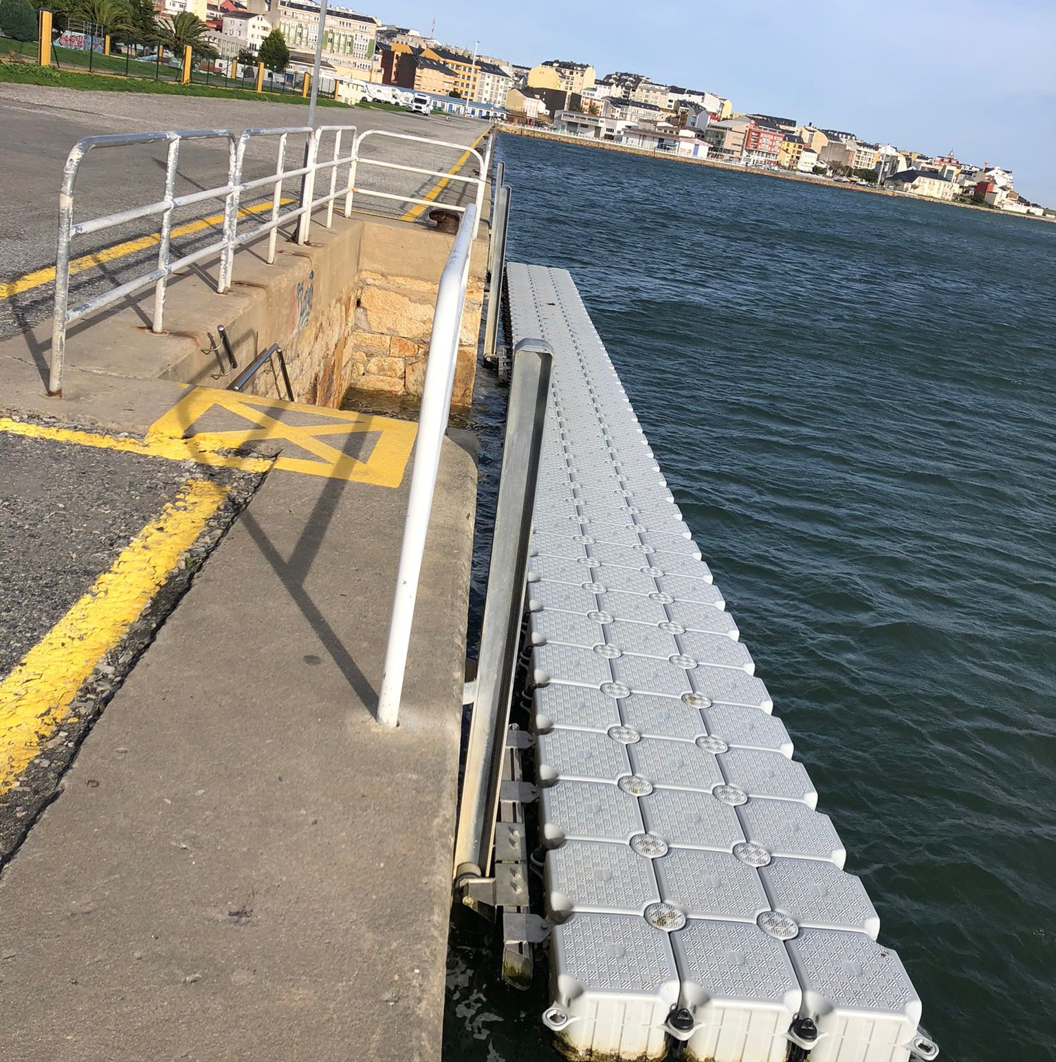 Portos de Galicia ofrece ao Concello de Foz o edificio de deportes náuticos e un pantalán de xeito gratuito