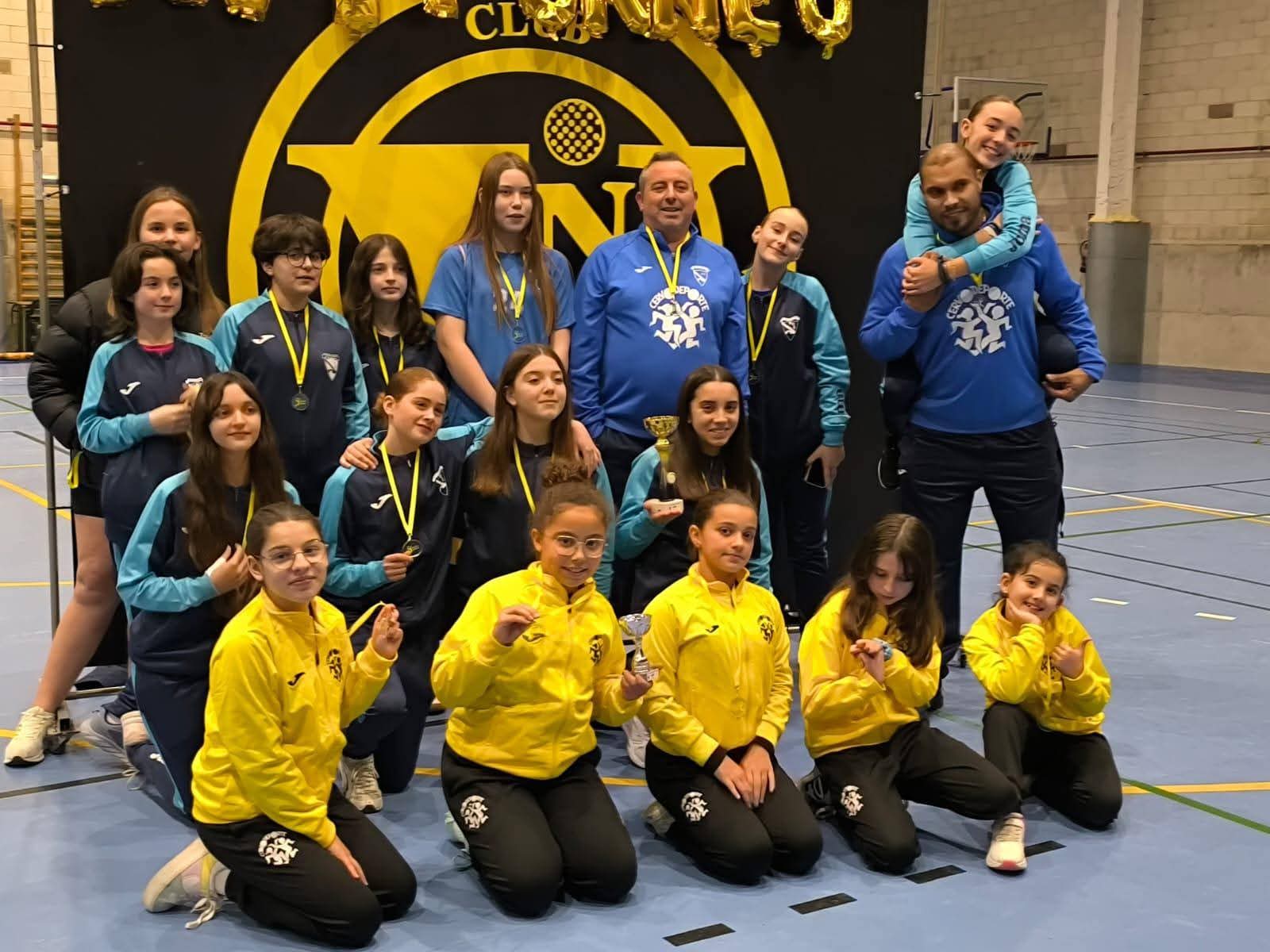 O Concello de Cervo celebrou a participación dos equipos de voleibol das Escolas Deportivas Municipais e do Club Deportivo San Ciprián, nas categorías Alevín e Infantil, no XVI Torneo Narón Volea, unha cita moi competida e con conxuntos de gran nivel