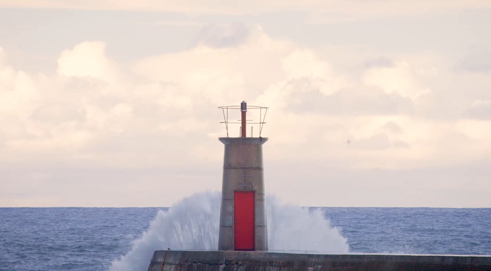 Unha representación do Concello de El Franco —integrada pola alcaldesa, Cecilia Pérez, e a concelleira de Educación, Cultura, Turismo, Saúde, Infancia, Mocidade, Igualdade e Facenda, Victoria Zarcero— presentará en FITUR un novo vídeo promocional do municipio