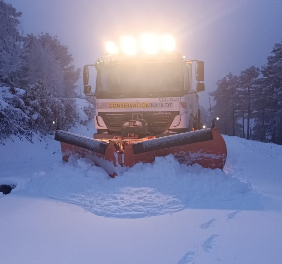 O operativo invernal da Deputación de Lugo traballa nas estradas provinciais afectadas polas nevadas das últimas horas