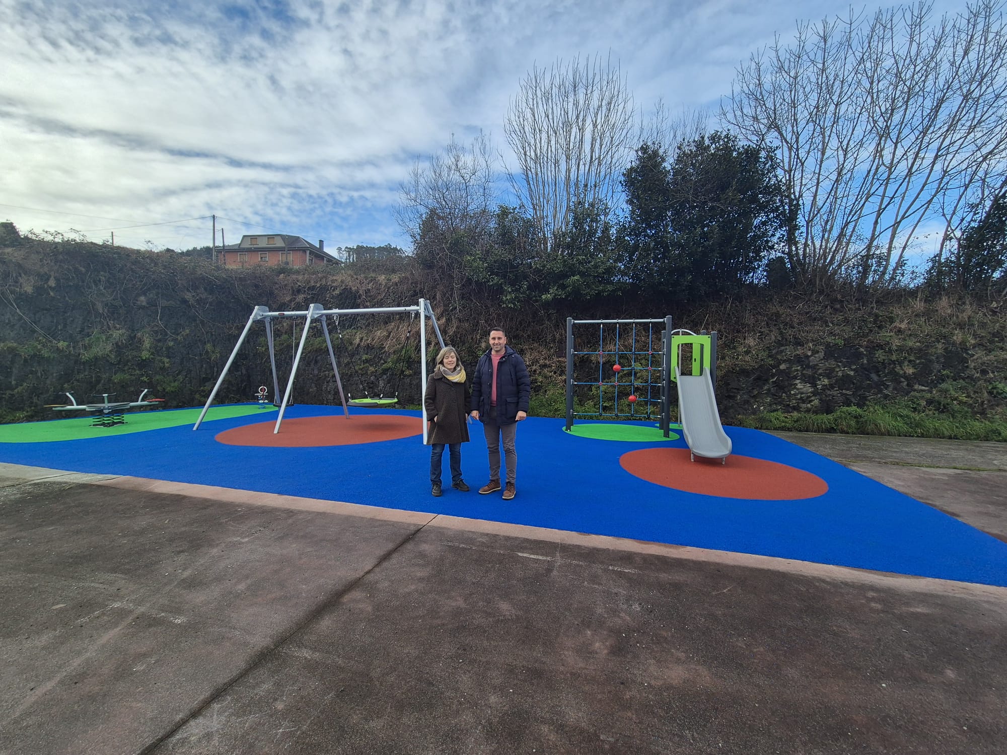 Rematadas as obras de renovación do parque infantil de Fórnea, en Trabada