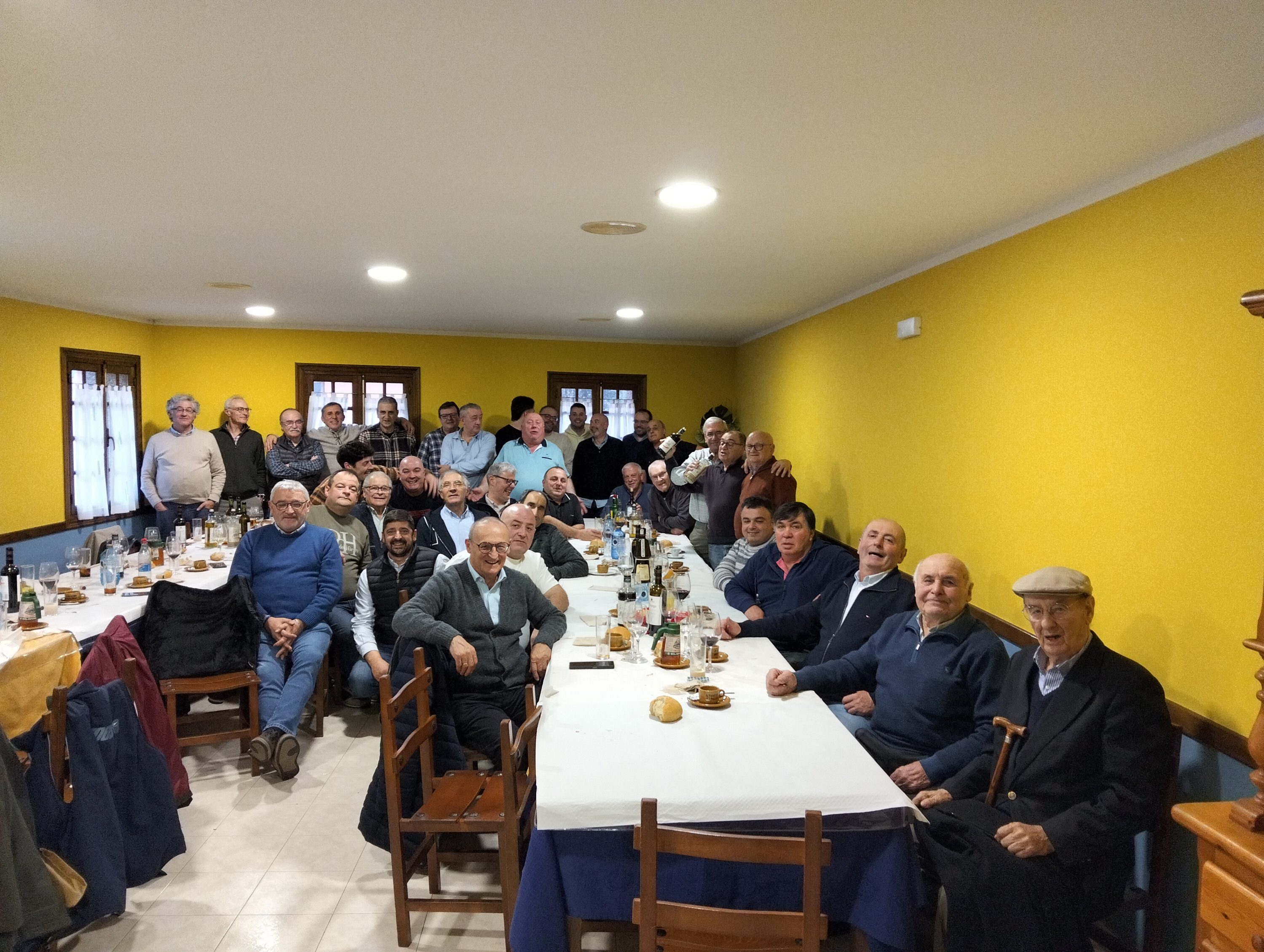 A taberna do Valeco acolleu este ano a comida de confraternización dos Manolos de Mondoñedo