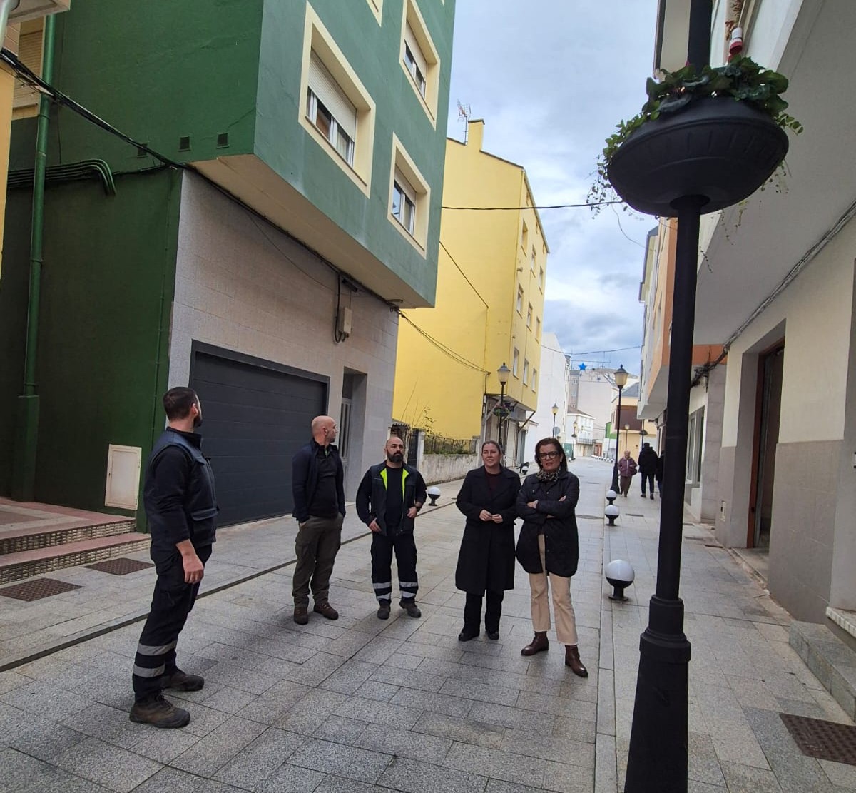 Cervo aposta pola mellora dos espazos públicos coa instalación de novos elementos ornamentais