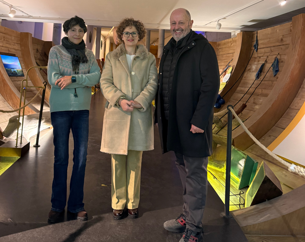 A Presidenta da Deputación, Carmela López, participou este domingo xunto ao Alcalde da Fonsagrada e Deputado provincial, Carlos López, na entrega do Butelo de Ouro, que este ano recoñece ao Museo Comarcal da Fonsagrada