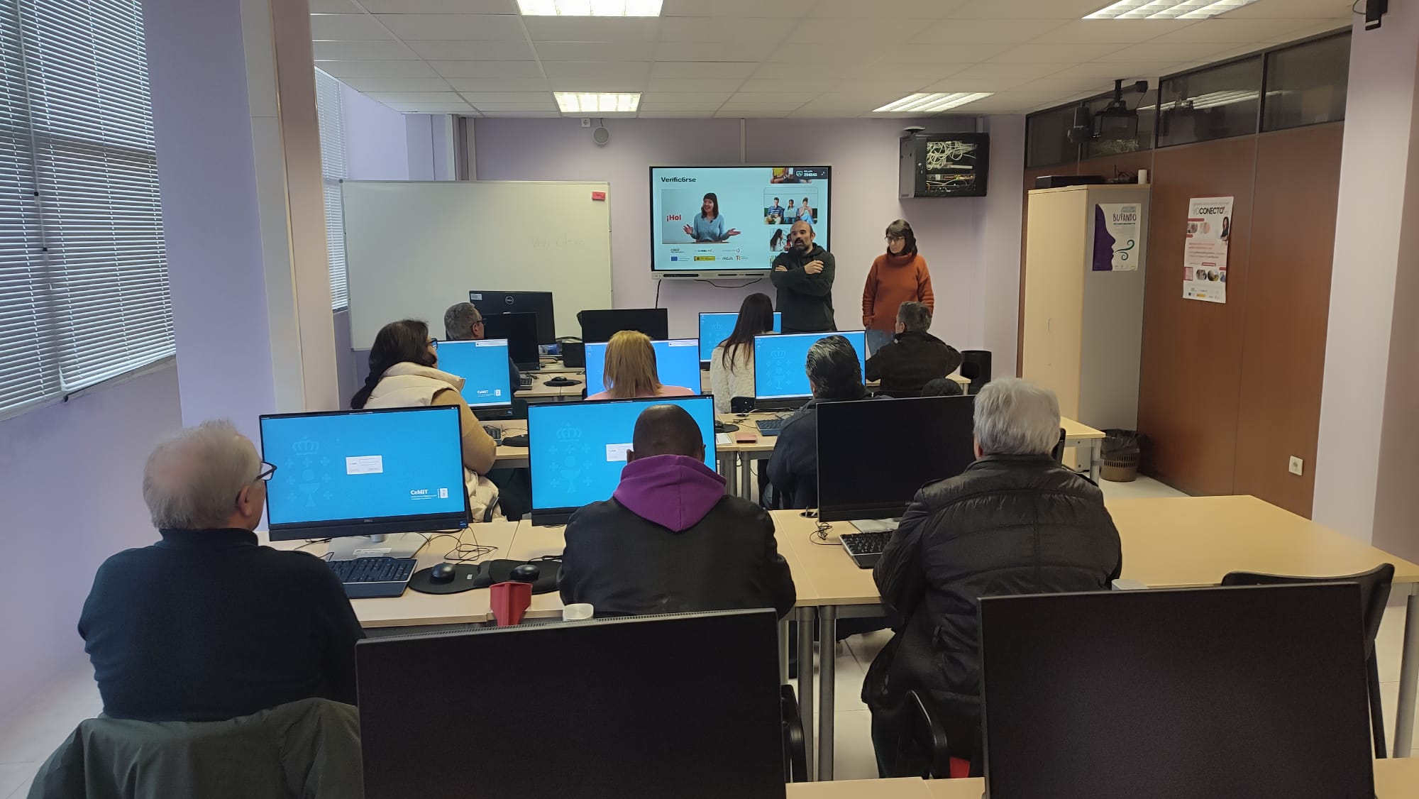 Comeza o curso “Iniciación ao mundo dixital” na aula CeMIT de Burela