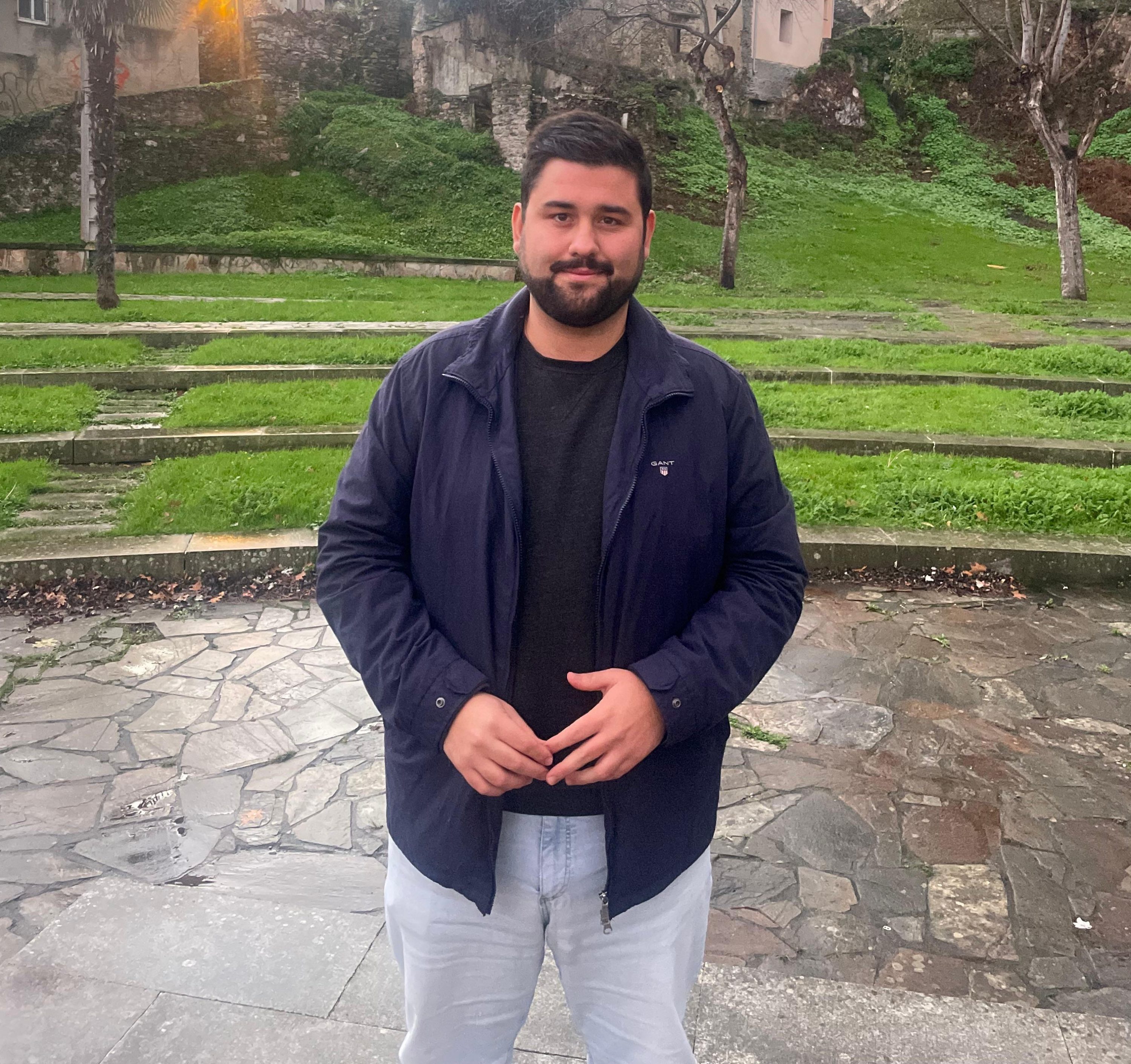 Cervo suma novos espazos cardioprotexidos con desfibriladores en centros educativos e municipais