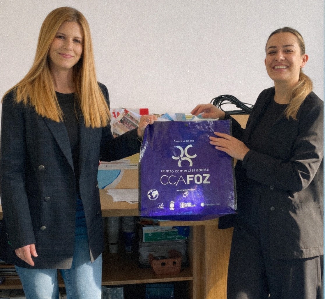 Nazaret Cruz Leal é a gañadora da cesta de produtos relacionados co café, que sorteou Acia Foz-CCA