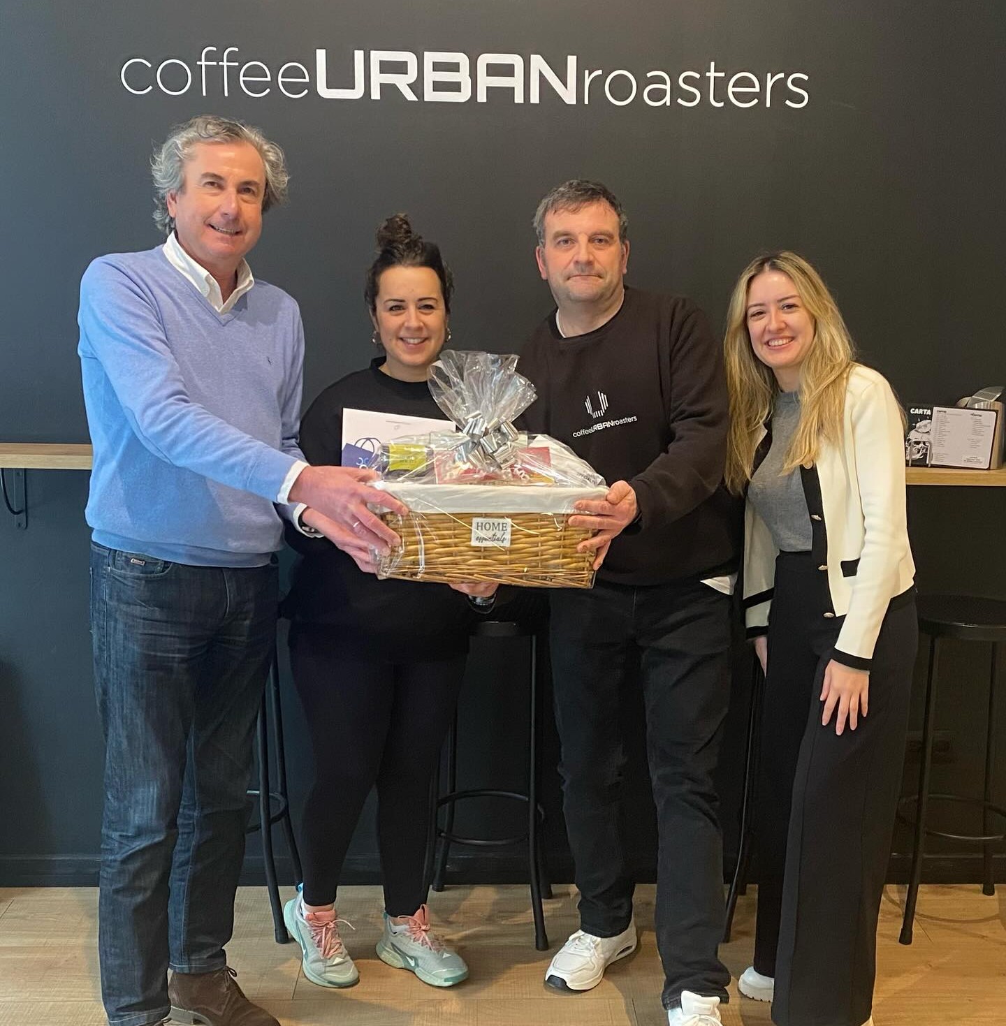 Entregada a cesta da campaña O teu café ten premio, organizada por Acia Foz CCA