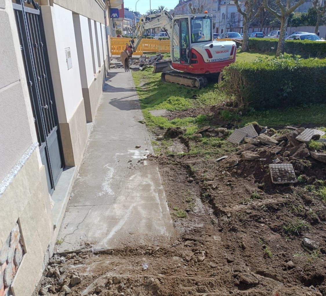 Ribadeo elimina barreiras arquitectónicas na rúa Virxe do Camiño