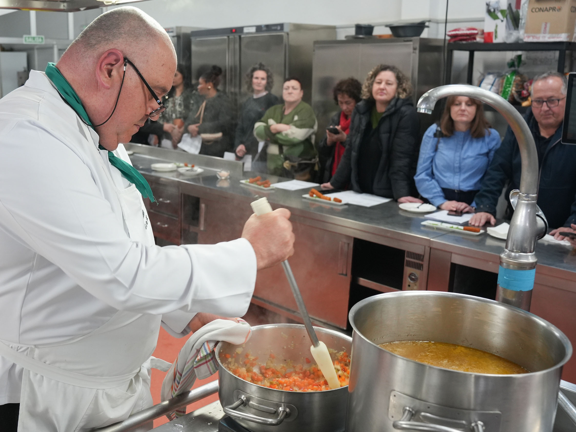 Cociñeiros e comedores escolares da Mariña prepáranse para o “Día do Peixe”