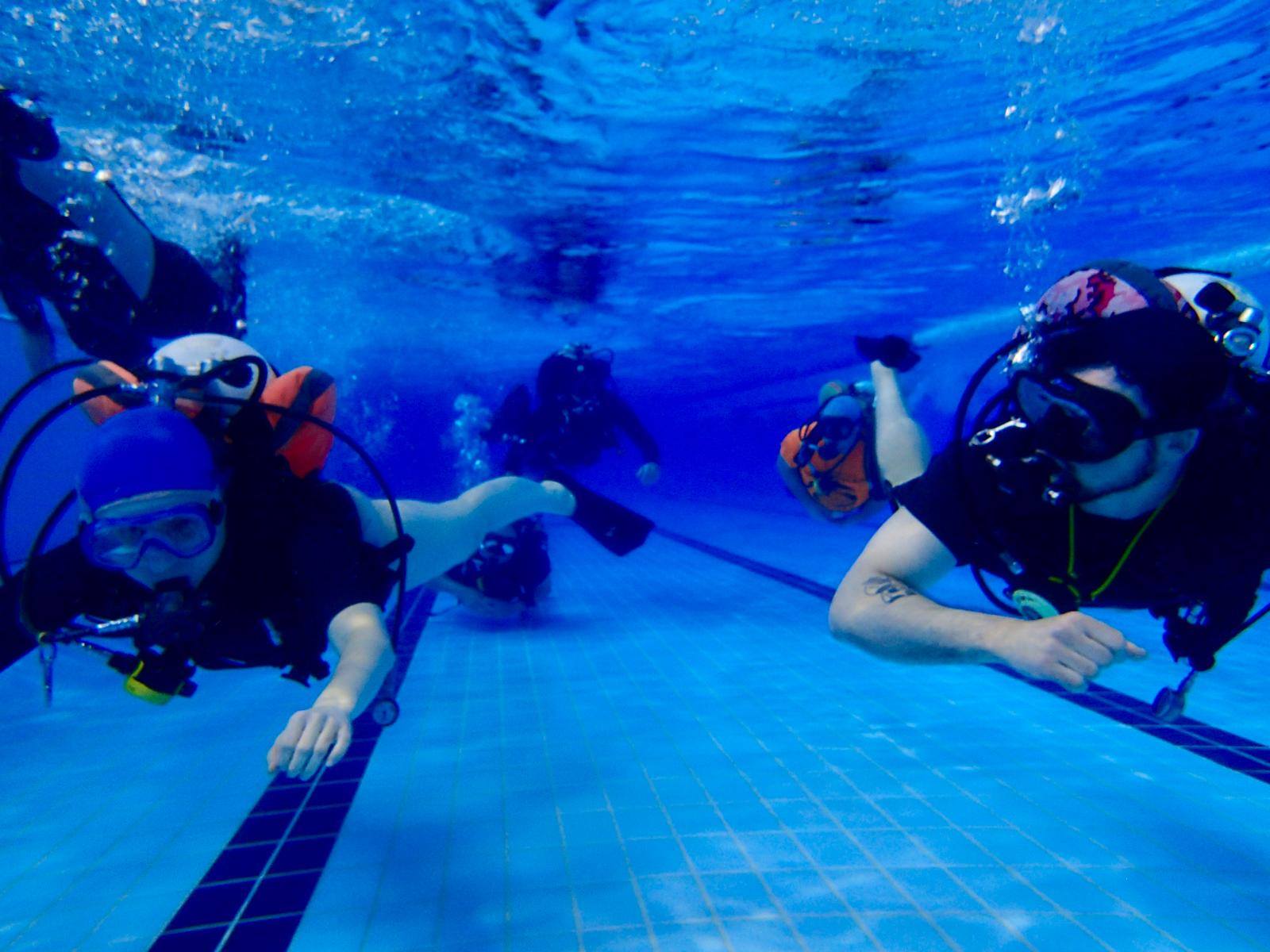 A Piscina Olímpica de Lieiro acolleu unha nova sesión de iniciación ao mergullo