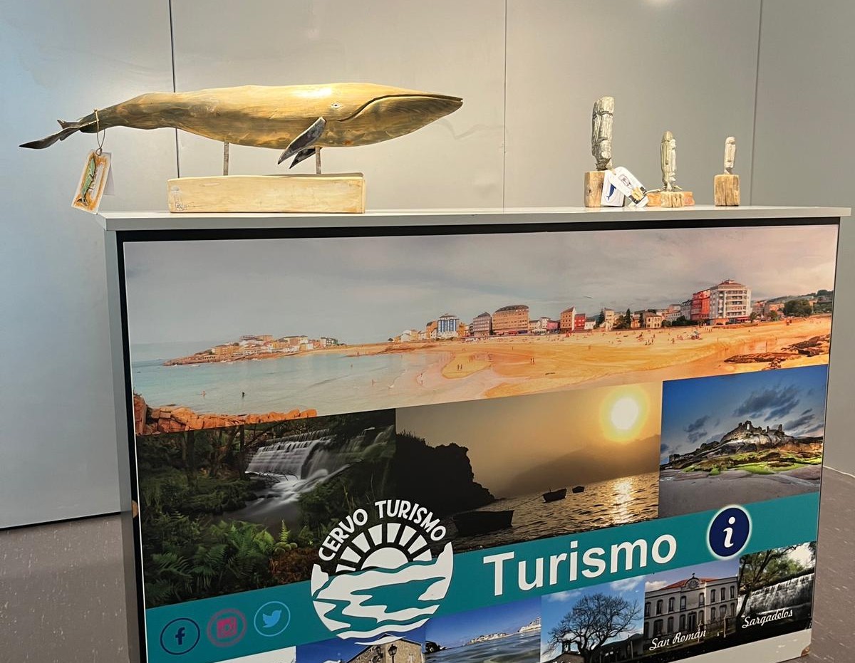 A Casa da Cultura de San Cibrao acolle a mostra 'Baleas a Flote' de Francisco Martínez-Pin