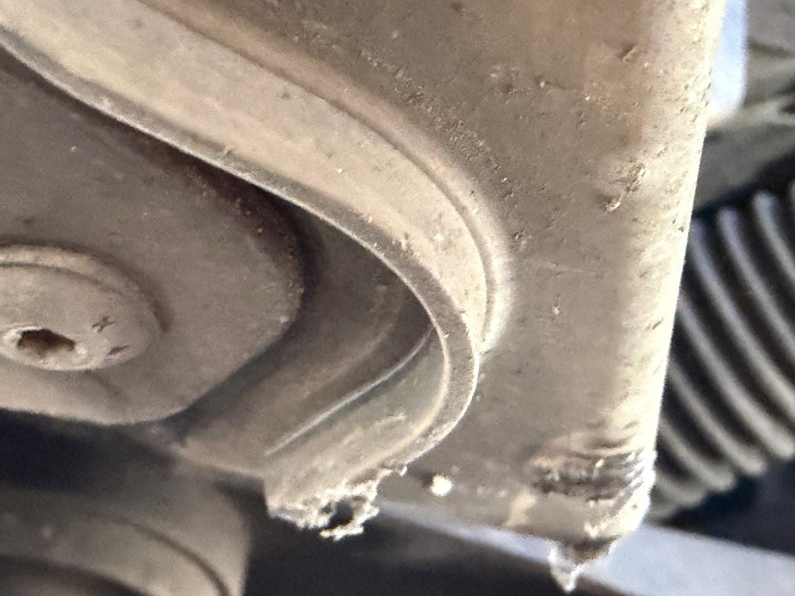 O PP de Vilalba advirte que “o mal estado do adoquinado da rúa da Pravia causa danos nos baixos dos vehículos”