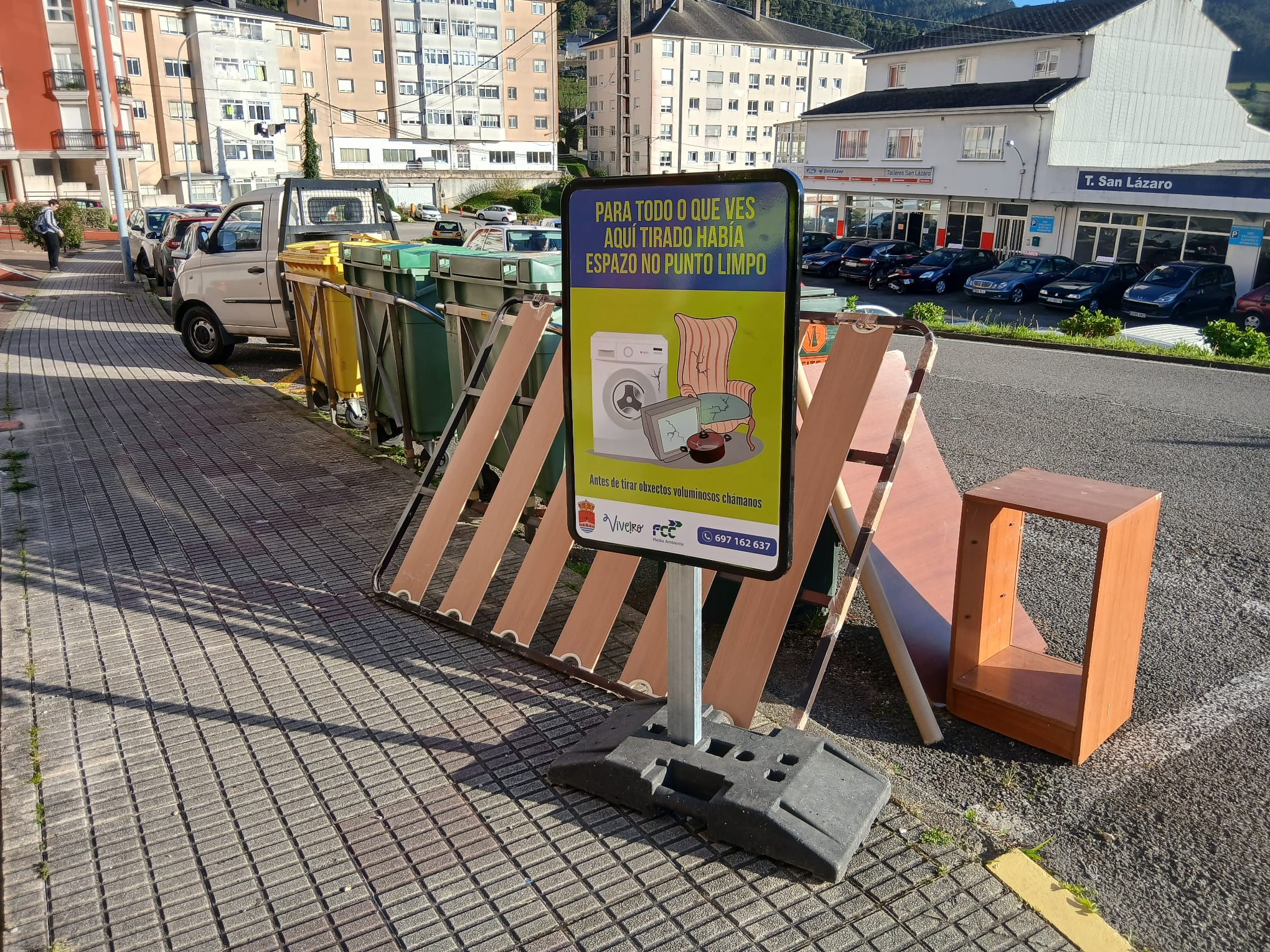 O Concello de Viveiro lembra que o abandono de mobles e residuos voluminosos está prohibido