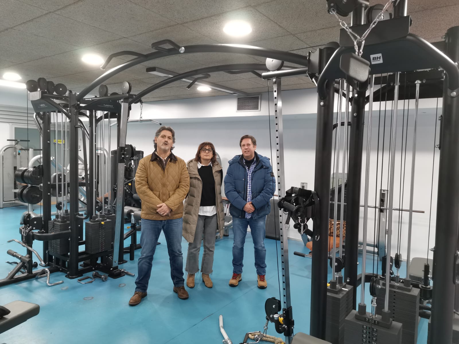 Ortigueira moderniza o ximnasio municipal coa instalación dunha nova máquina multifunción de oito estacións