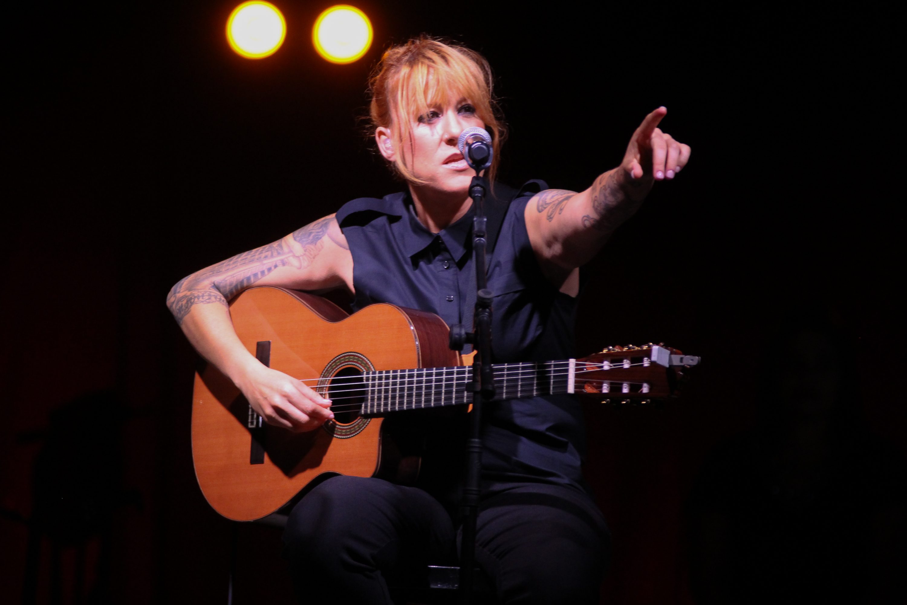 Sés presenta en Burela o seu novo libro‑disco Nadando na incerteza