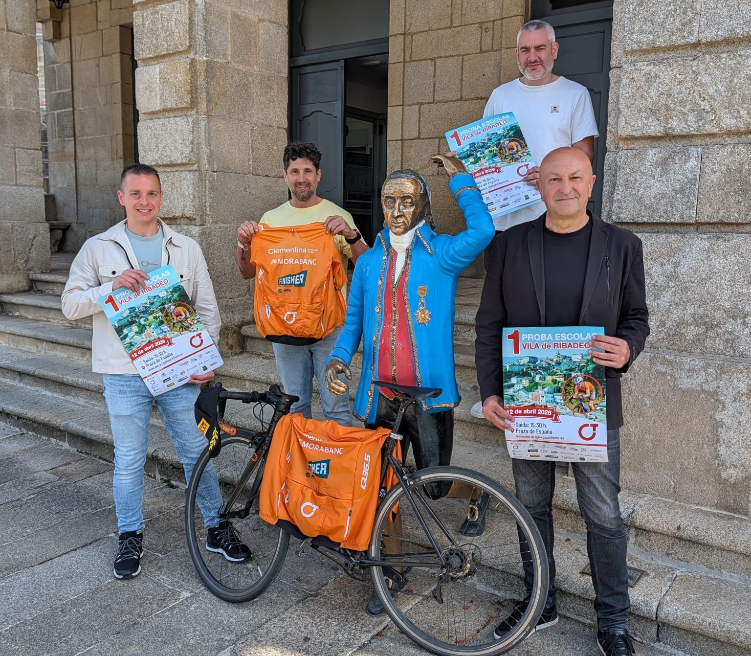 O I Premio Escolas Vila de Ribadeo reunirá este domingo a 200 mozos ciclistas