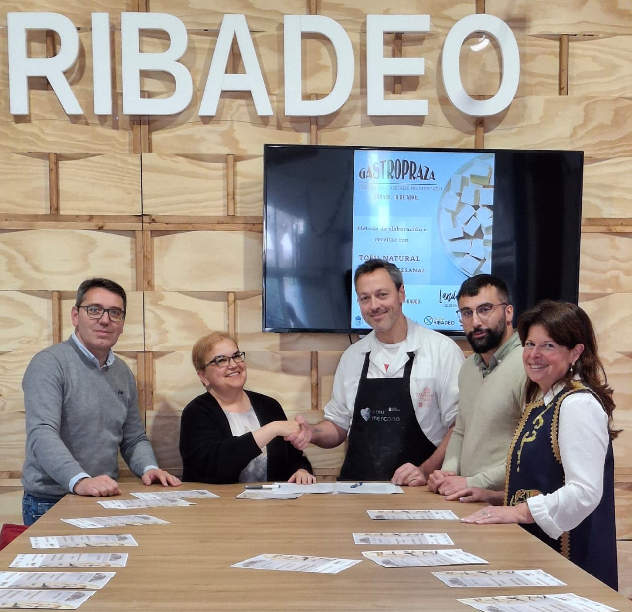 A Praza de Abastos pasa a formar parte de Acisa Ribadeo e participará en todas as súas accións comerciais