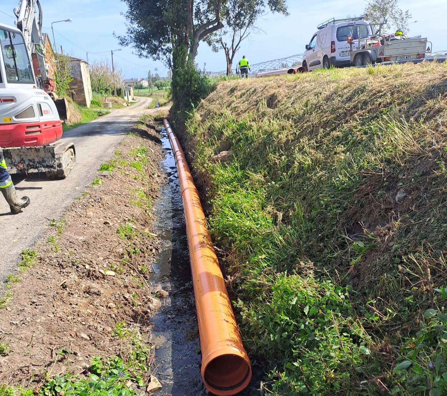 O Concello de Ribadeo continúa as obras de mellora viaria na Devesa, Vilaframil, Piñeira, Ove e Couxela