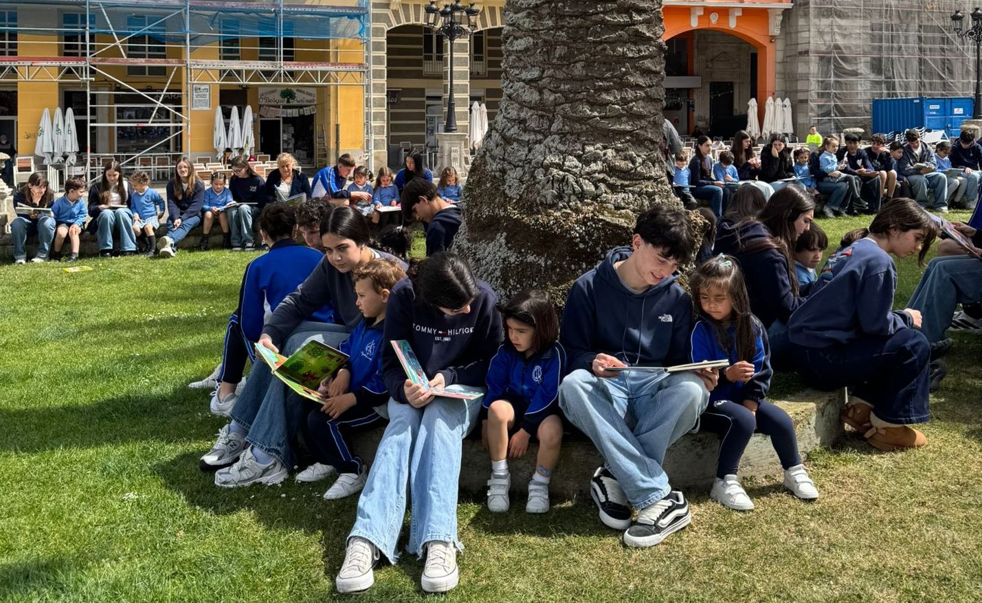 O alumnado do Sagrado Corazón homenaxea a García Lorca no Día do Libro