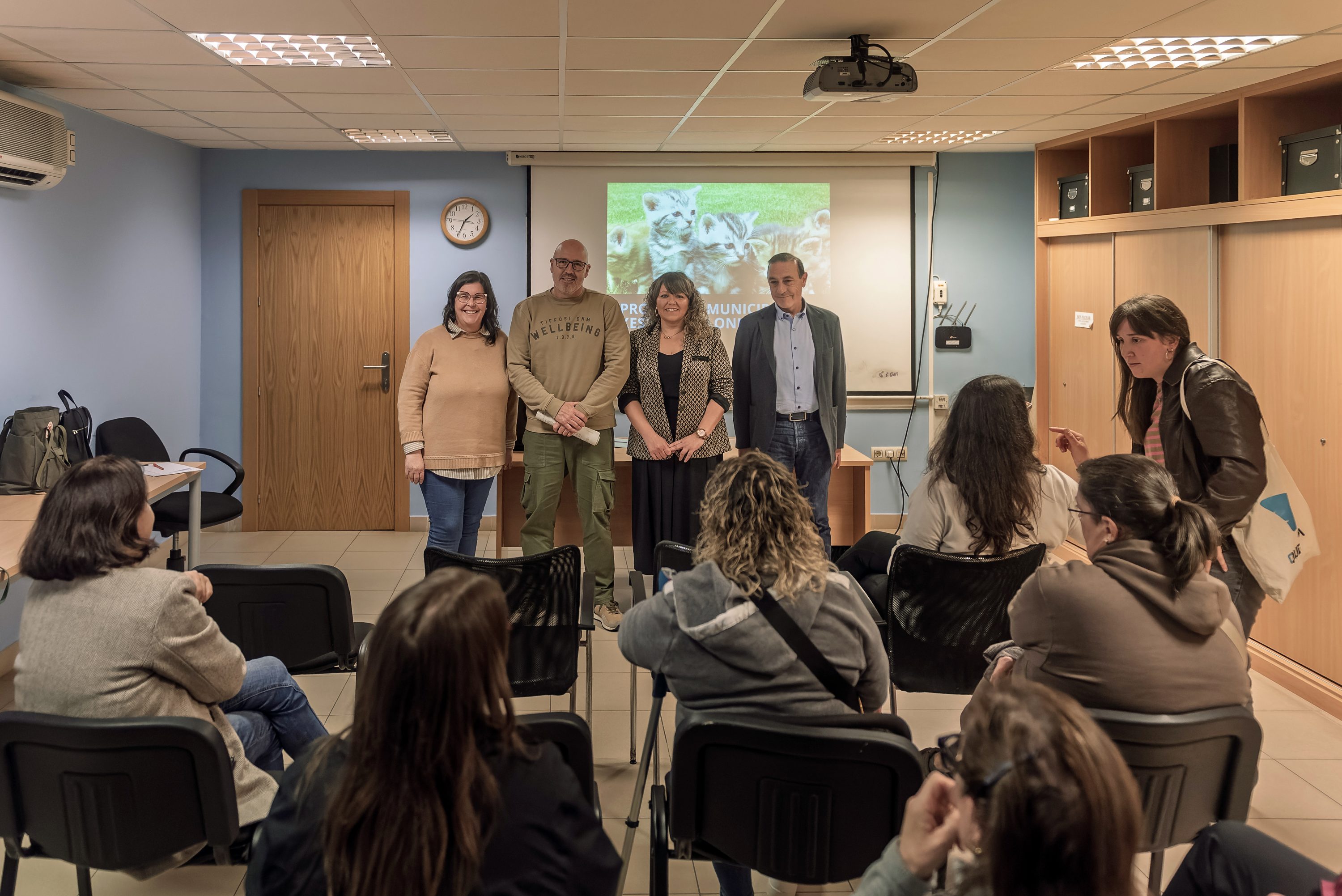 O Concello de Xove presenta un programa integral para a xestión das colonias felinas