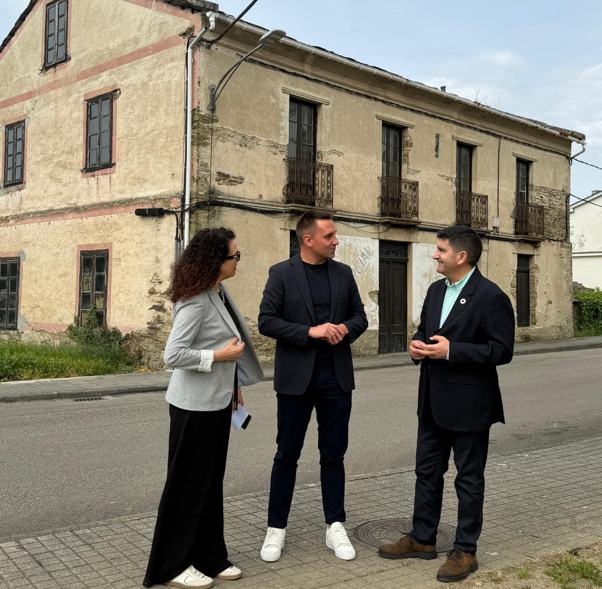 O Goberno reafirma en Trabada o seu compromiso co acceso á vivenda no rural