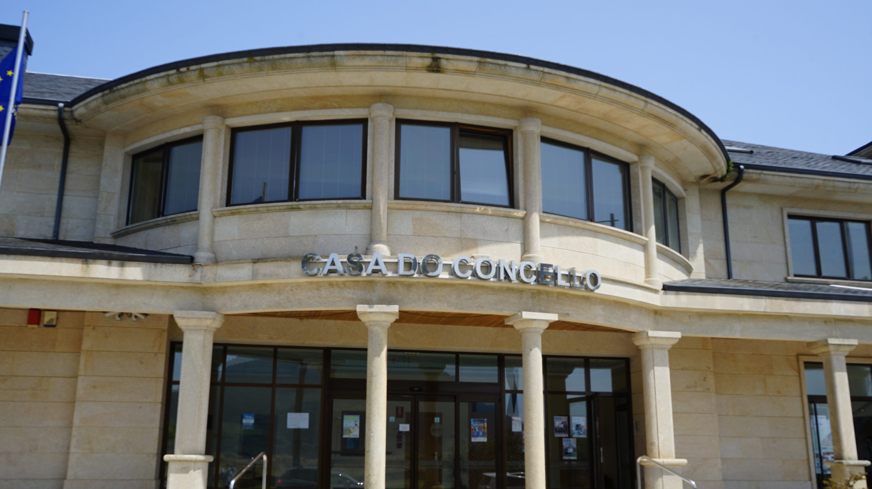 Cariño licita a adquisición dun vehículo para reforzar os servizos sociais municipais