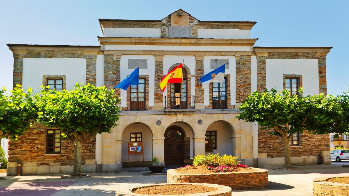 Tapia de Casariego aproba novos investimentos para mellorar infraestruturas e servizos públicos