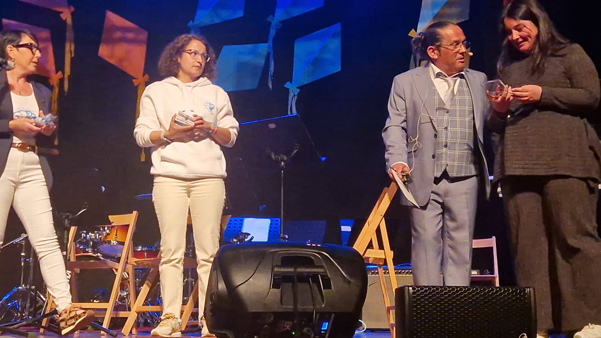 Burela volcáse coa síndrome de Tourette nunha gala solidaria chea de participación