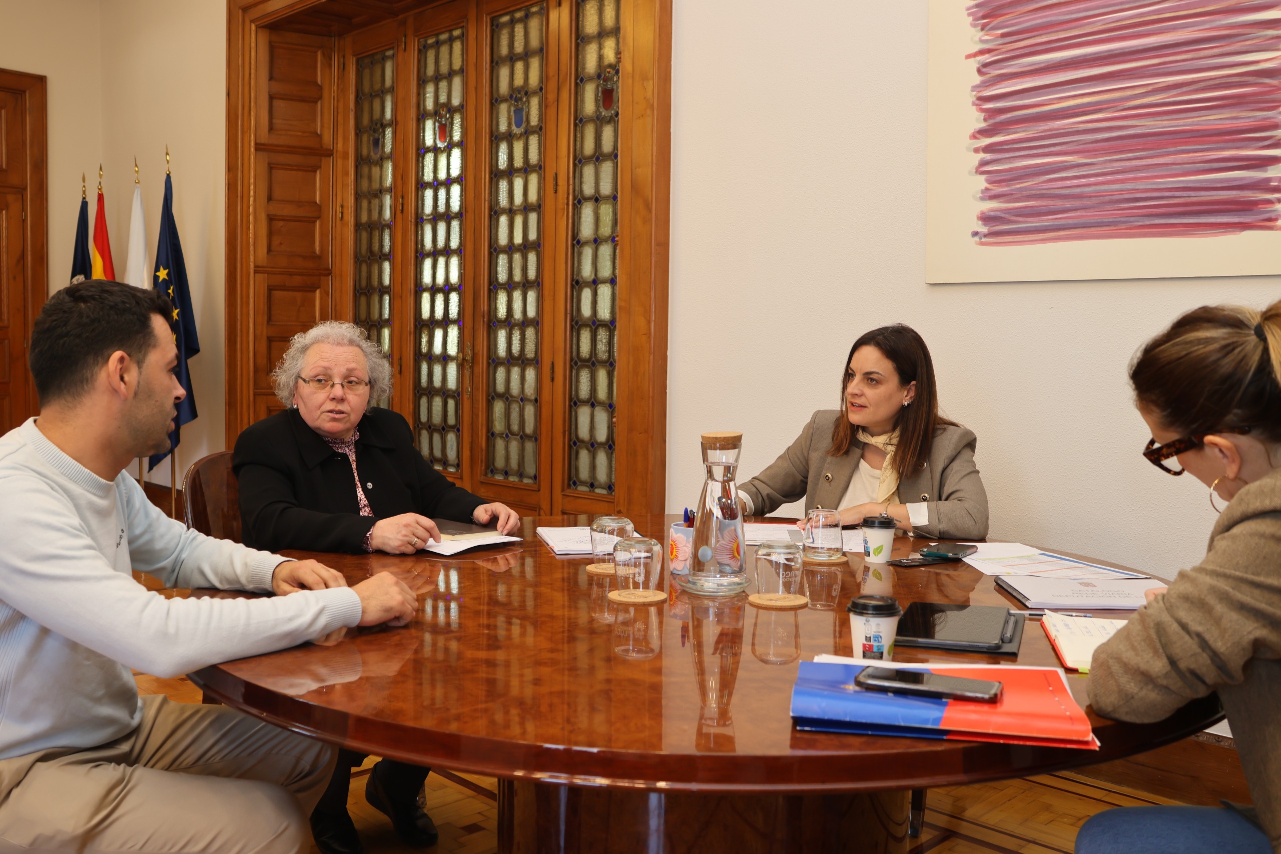 A alcaldesa de Alfoz reúnese coa presidenta da Deputación para avanzar en melloras no municipio