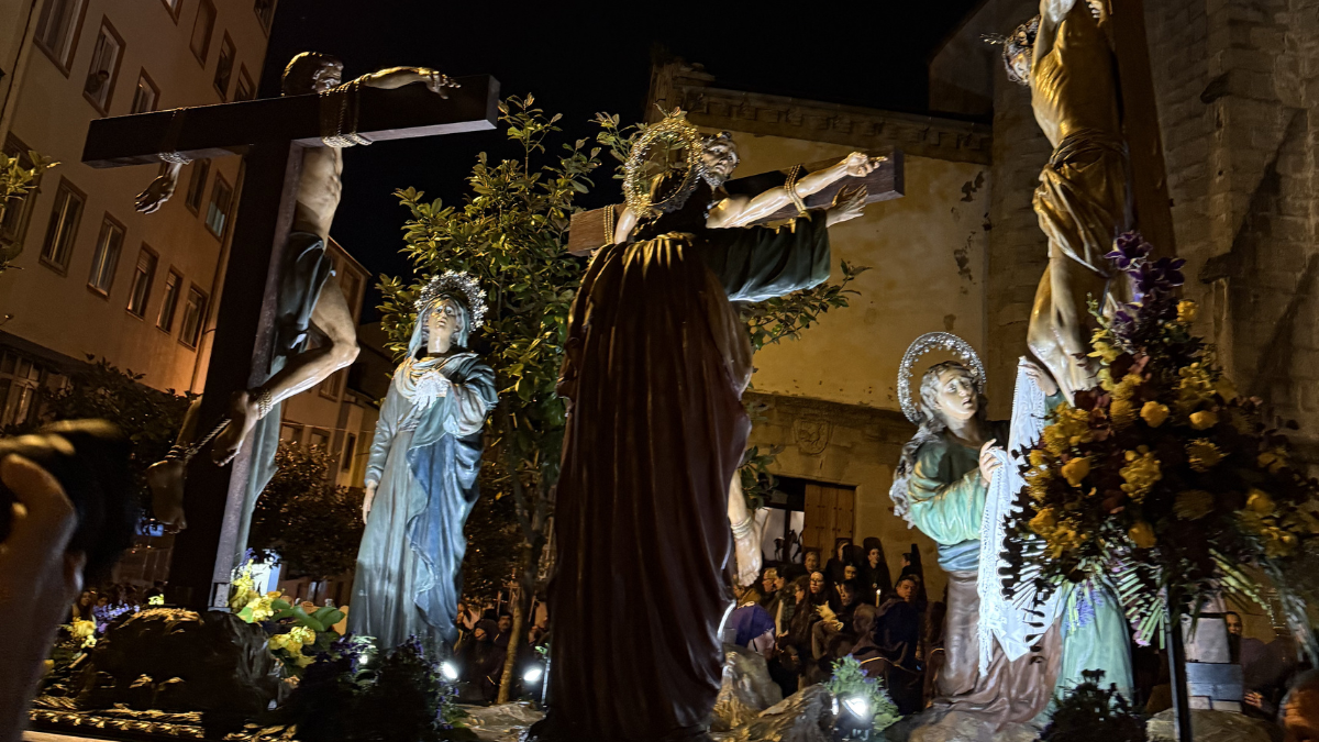 A procesión do Santo Enterro puxo o colofón a un Venres Santo de gran participación en Viveiro