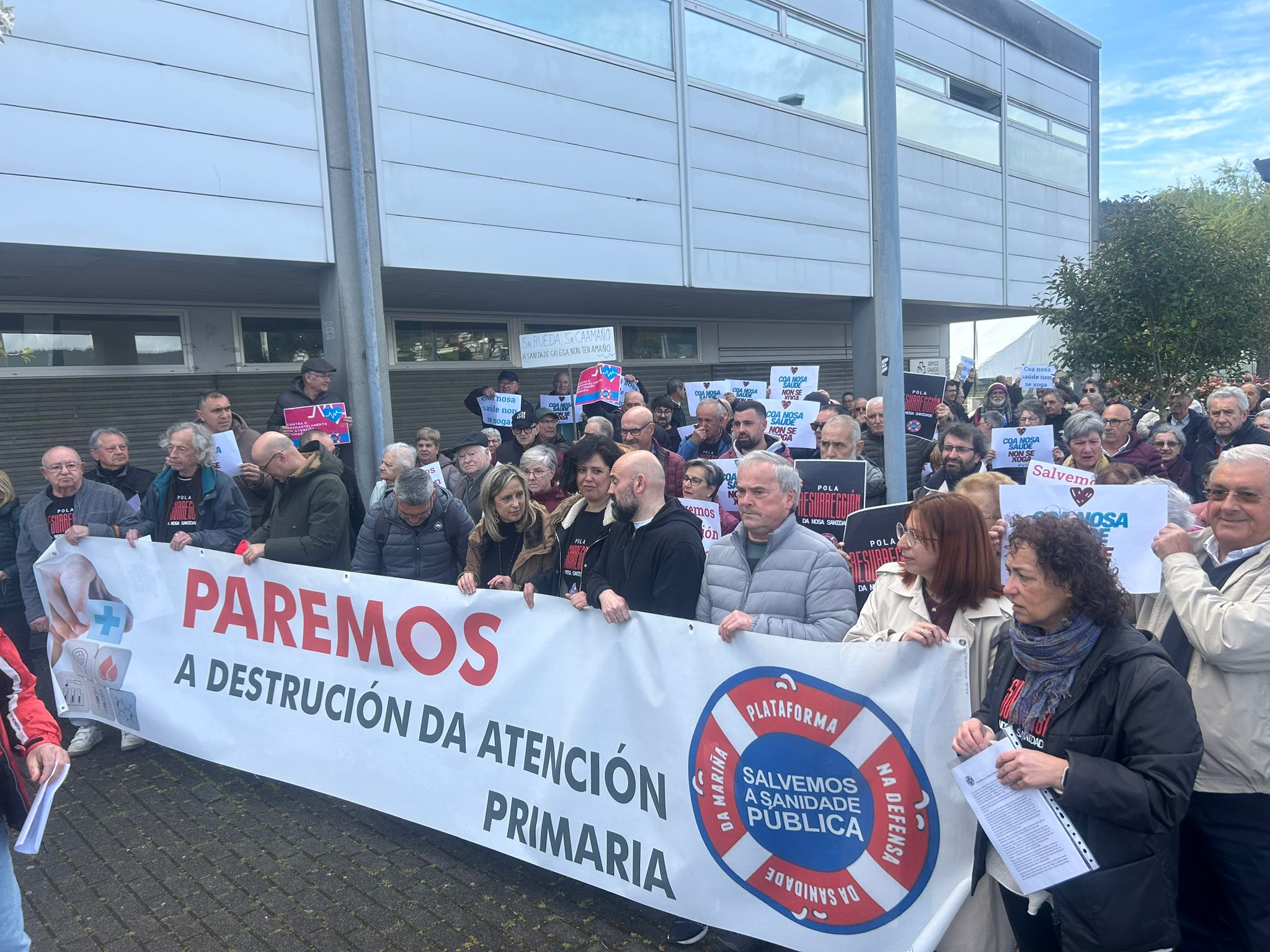 Centos de persoas participan en Viveiro no Día Mundial da Atención Primaria