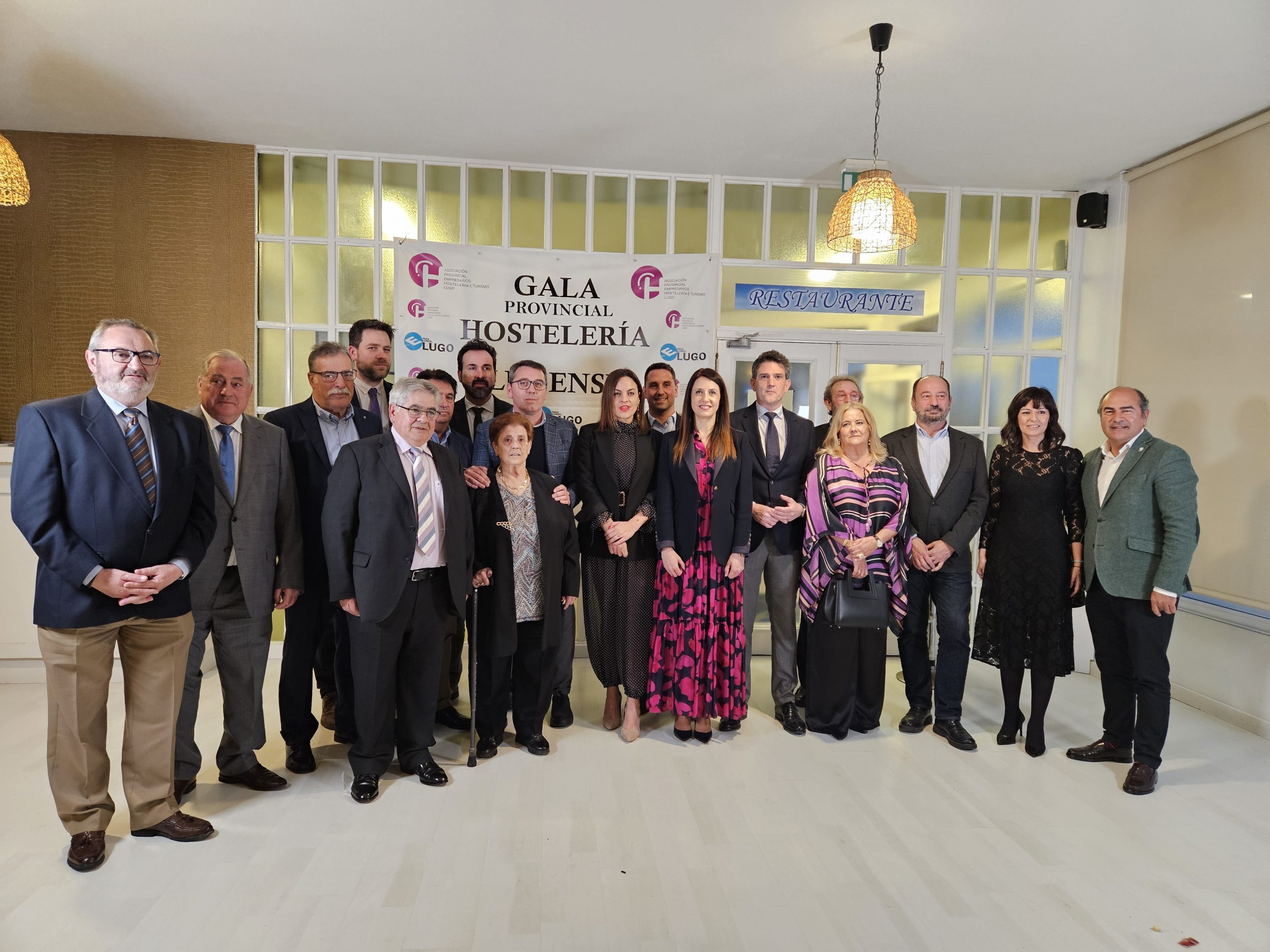 Apehl celebra en Ribadeo o encontro anual da hostalería lucense e recoñece a traxectoria de catro profesionais