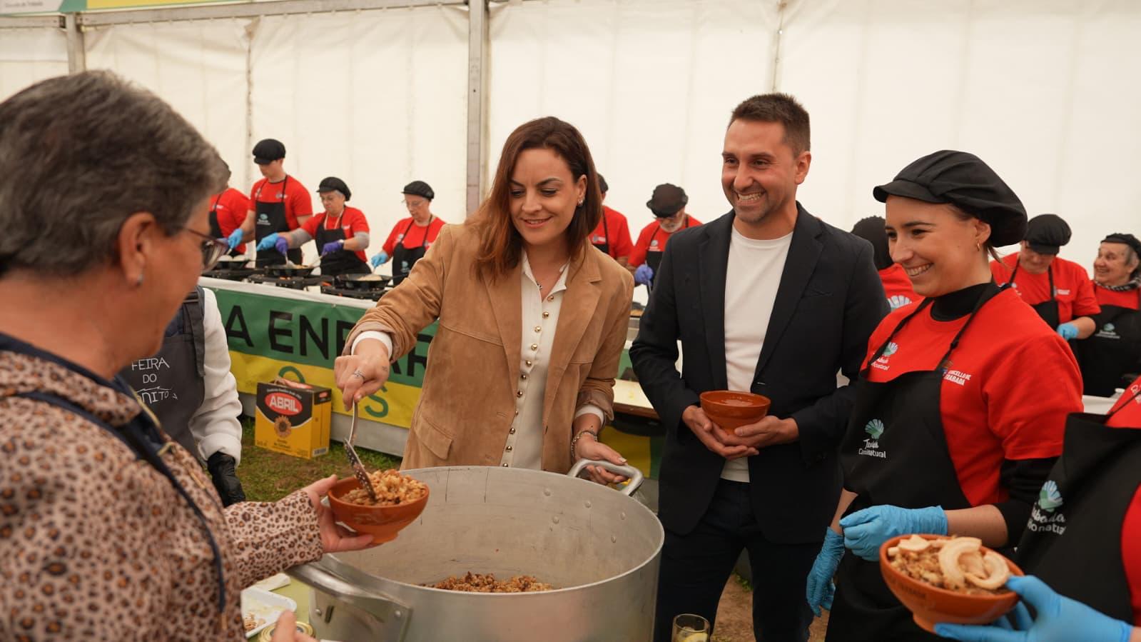 Trabada vive a súa Festa da Enfariñada máis numerosa co apoio da Deputación