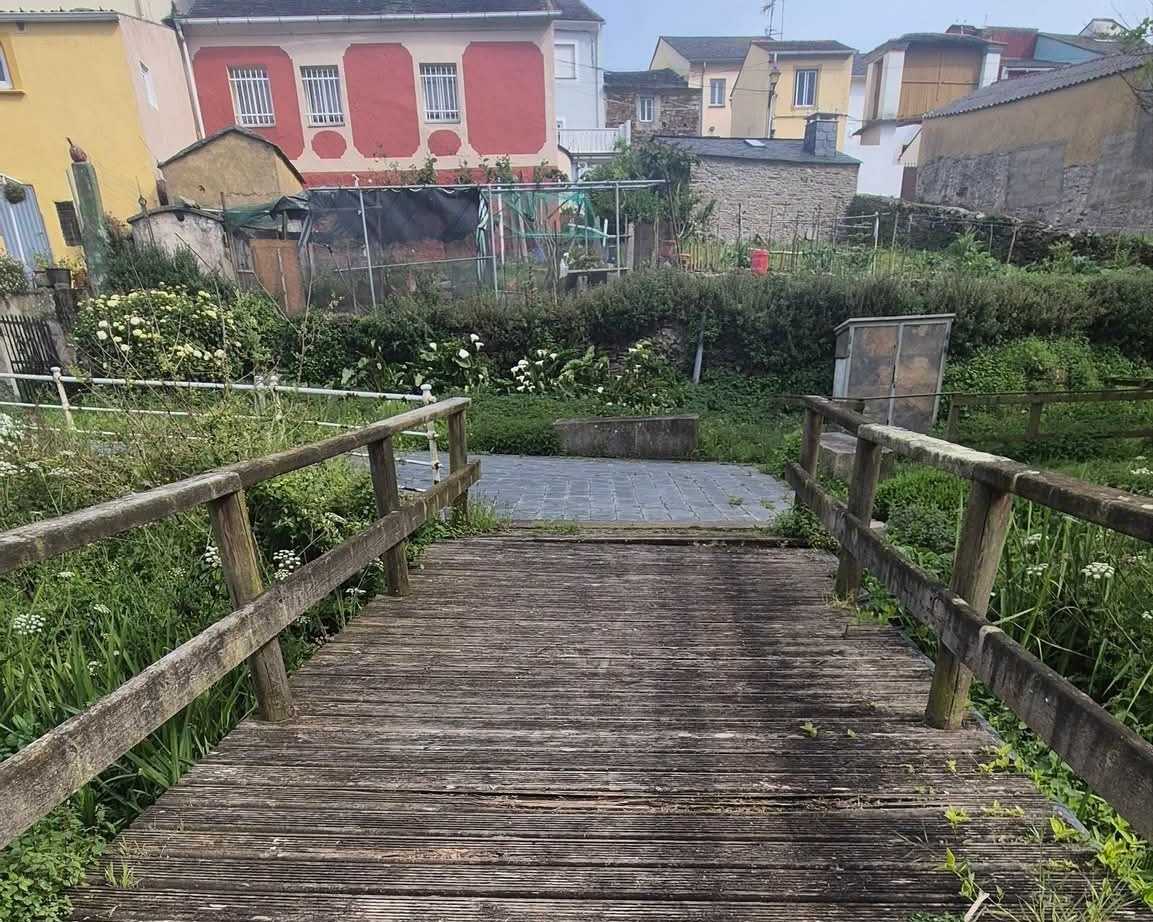 UCIN denuncia o abandono do río e do ponte de madeira en Rinlo e pide unha actuación urxente