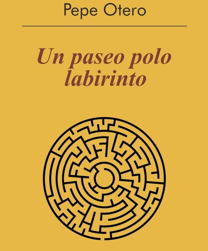 O profesor Pepe Otero entrega ao Concello de Foz a recadación de Un paseo polo labirinto