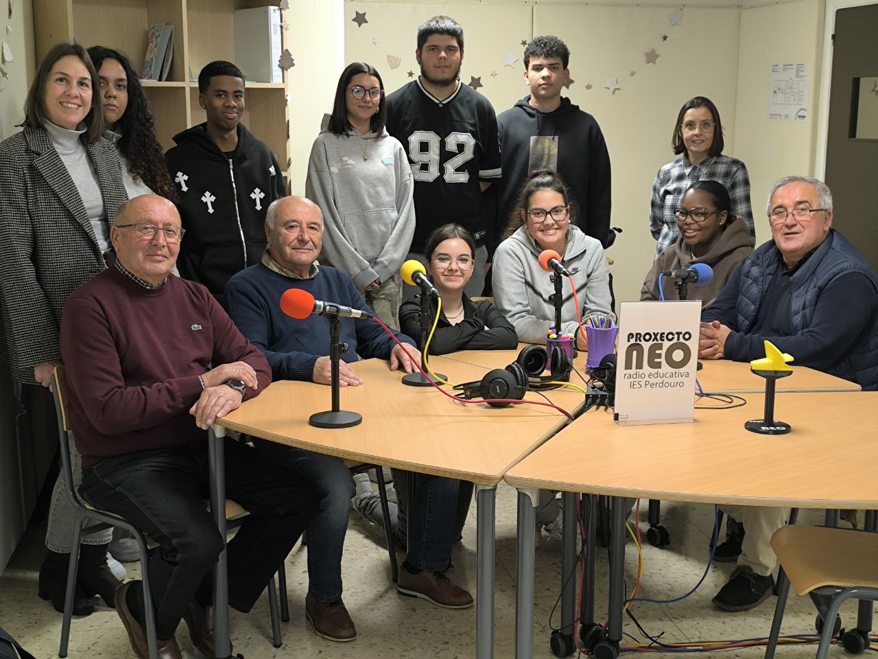 Burela acolle a presentación do número da RGE dedicado á radio escolar