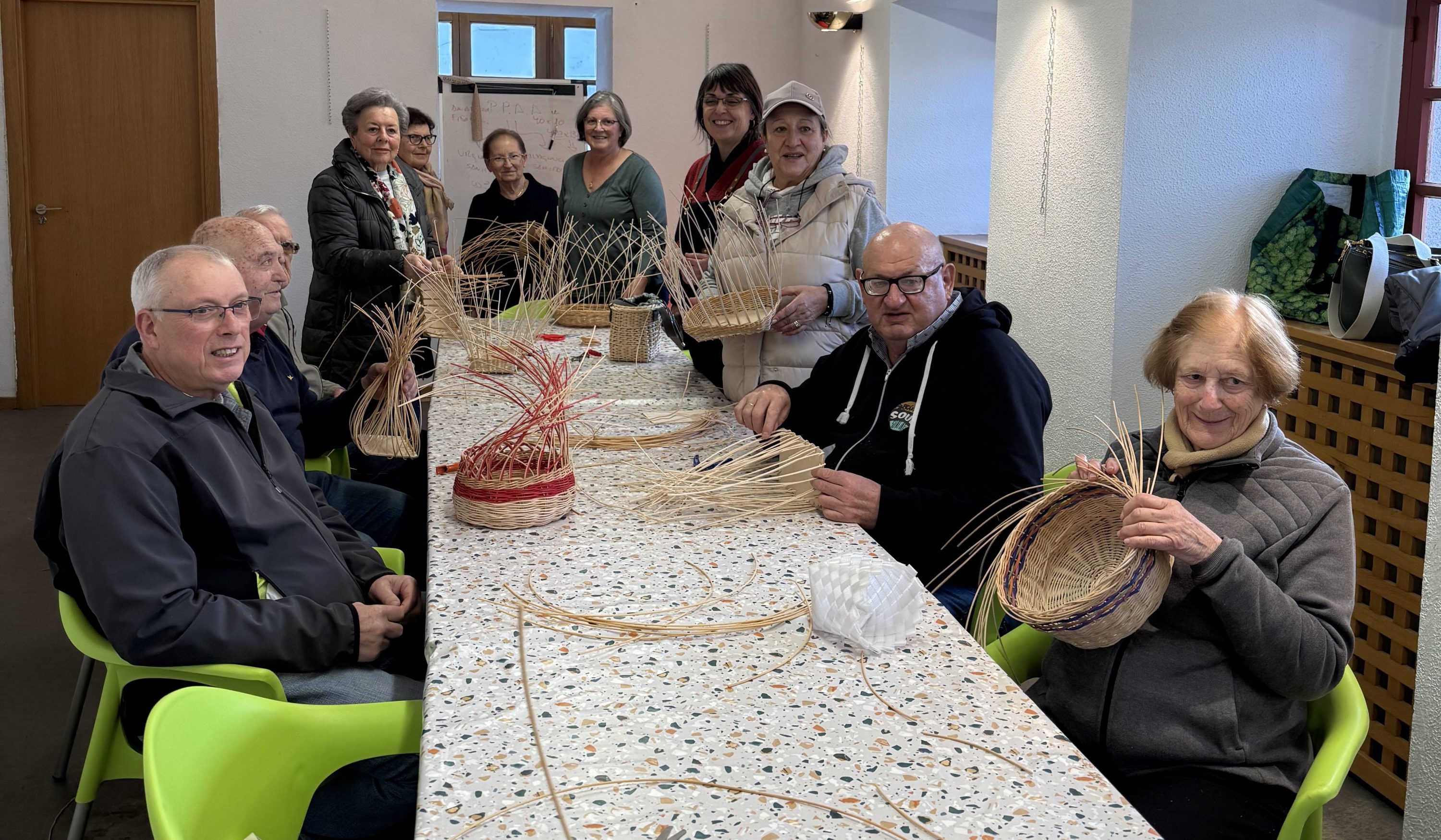 Tapia de Casariego celebra o benestar e a convivencia das persoas maiores no “I Encuentro Compartiendo Bienestar”
